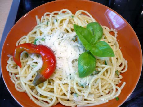 Spaghetti mit Knoblauch und l