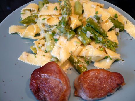 Bandnudeln mit Schweinefilet und grnem Spargel