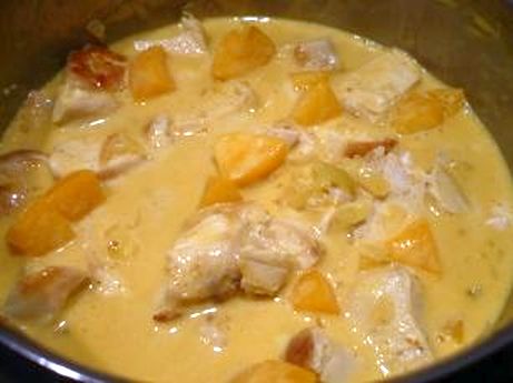 Curryhuhn mit Pfirsichen