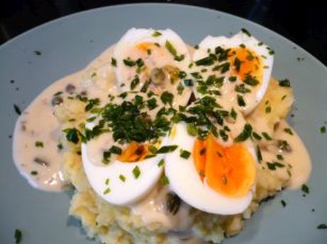 Eier mit Kapernsauce