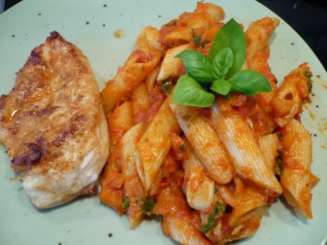 Makkaroni mit Tomaten und Hhnchen