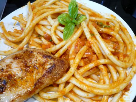 Makkaroni mit Tomaten und Hhnchen