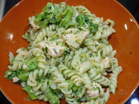 Nudeln mit Lachs und Brokkoli