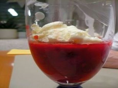 Crme Frache mit Obst