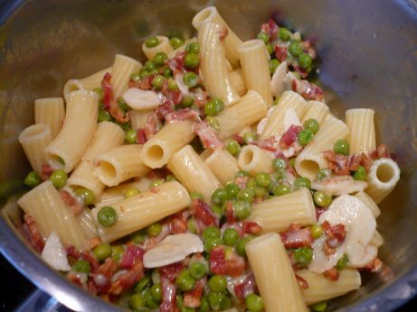 Pasta mit Erbsen und Speck