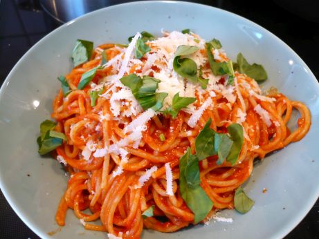 Spaghetti mit Tomatensoße