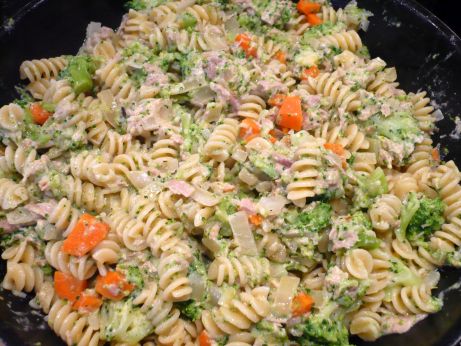 Thunfisch-Gemsepfanne mit Nudeln