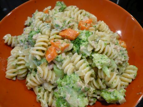 Thunfisch-Gemsepfanne mit Nudeln