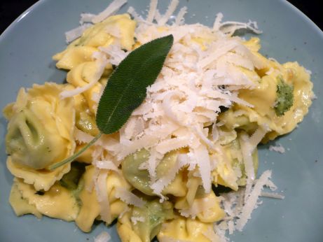 Tortellini mit Butter und Salbei