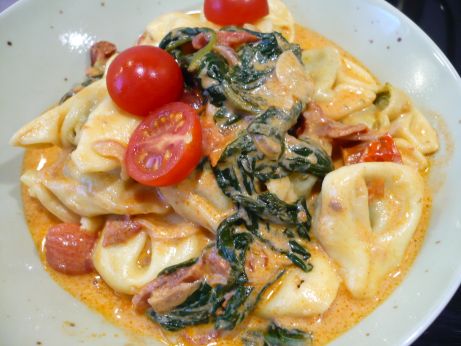 Tortellini mit Tomaten und Spinat