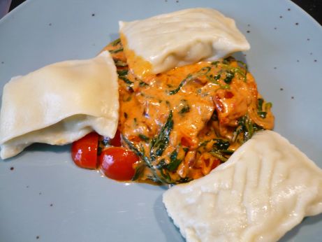 Tortellini mit Tomaten und Spinat