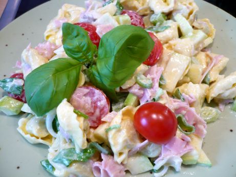 Tortellini Salat